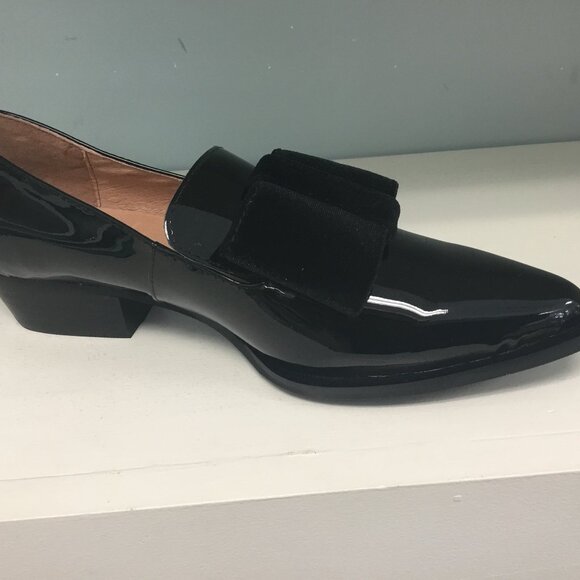 ALL BLACK PAT & BOW - Picture 1 of 1